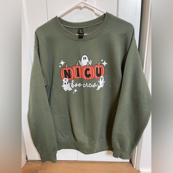 Gildan Tops - NICU Halloween Sweatshirt (small)